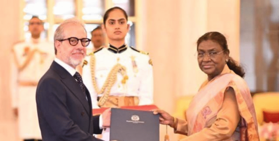 Indian President Droupadi Murmu Welcomes New Envoys from Four Nations at Rashtrapati Bhavan