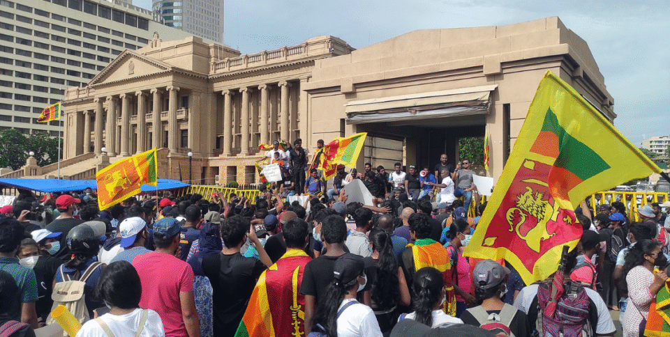 Sri Lanka Pushes to Restructure 2022 Bonds Amid Ongoing Legal Dispute